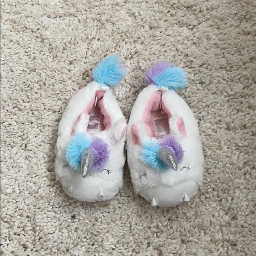 Carter’s toddler unicorn slippers size 5/6
